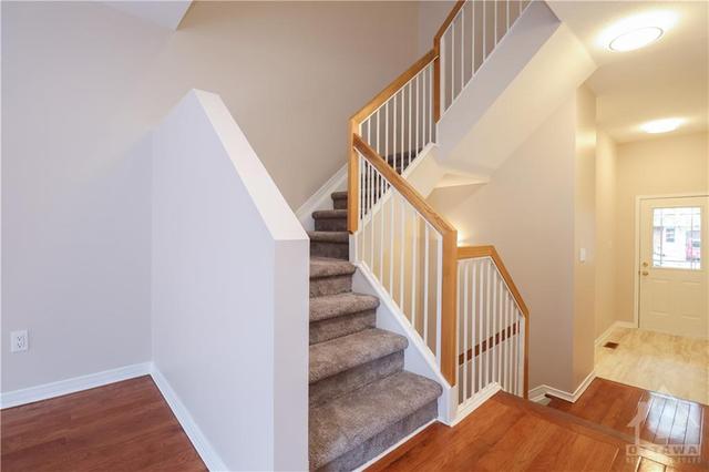 528 Woodchase Street, Townhouse with 3 bedrooms, 3 bathrooms and 3 parking in Ottawa ON | Image 12