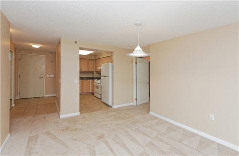 902 - 2 Neptune Dr, Condo with 2 bedrooms, 2 bathrooms and 1 parking in Toronto ON | Image 9