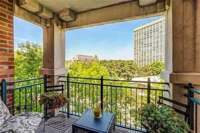 403 - 10 Old Mill Tr, Condo with 2 bedrooms, 2 bathrooms and 2 parking in Toronto ON | Image 9