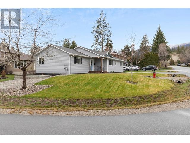 1077 Sussex Road, House detached with 3 bedrooms, 2 bathrooms and 4 parking in West Kelowna BC | Image 2