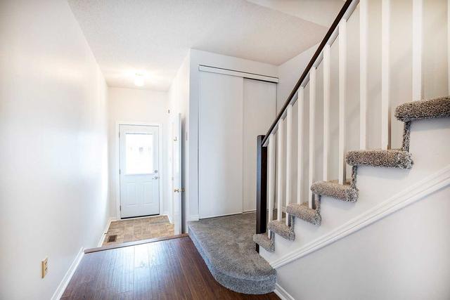 u16 - 10 Bassett Blvd, Townhouse with 3 bedrooms, 2 bathrooms and 2 parking in Whitby ON | Image 9