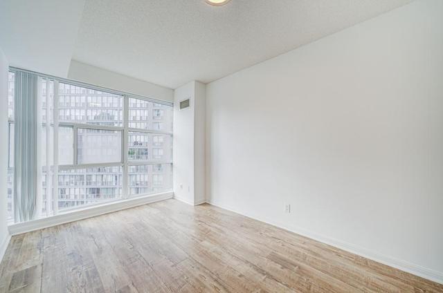 1002 - 11 St Joseph St, Condo with 1 bedrooms, 1 bathrooms and 0 parking in Toronto ON | Image 7