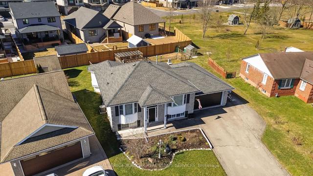 3731 Black Creek Rd, House detached with 2 bedrooms, 2 bathrooms and 8 parking in Fort Erie ON | Image 36