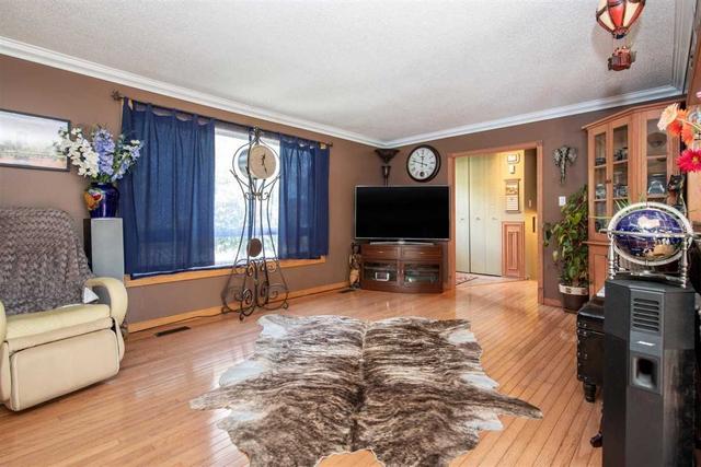 2 Springdale Dr, House detached with 3 bedrooms, 2 bathrooms and 5 parking in Barrie ON | Image 4