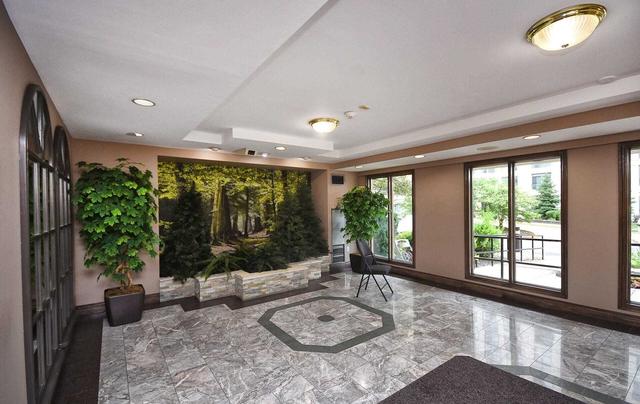 207 - 270 Davis Dr, Condo with 2 bedrooms, 2 bathrooms and 1 parking in Newmarket ON | Image 4