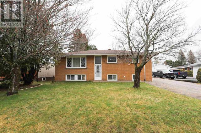 8 East Braemar Bay, House detached with 4 bedrooms, 2 bathrooms and null parking in Sault Ste. Marie ON | Image 2