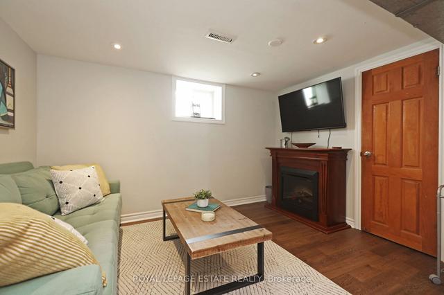 86 Sharpe St, House detached with 2 bedrooms, 2 bathrooms and 2 parking in Toronto ON | Image 15