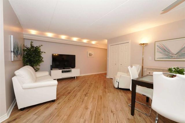 201 - 1480 Bishops Gate, Condo with 2 bedrooms, 2 bathrooms and 1 parking in Oakville ON | Image 2