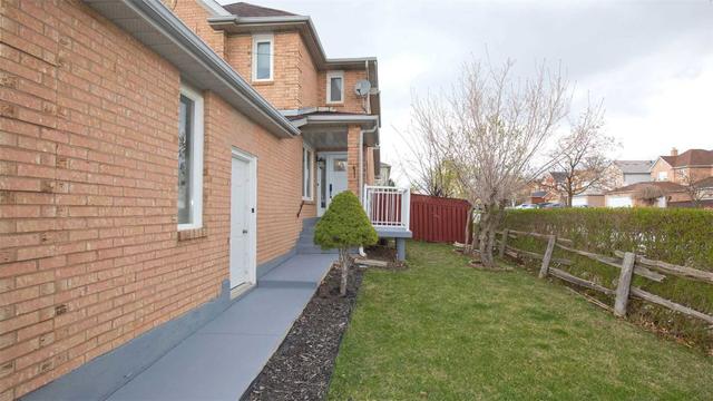 146 Moffatt Ave, House detached with 3 bedrooms, 4 bathrooms and 6 parking in Brampton ON | Image 12