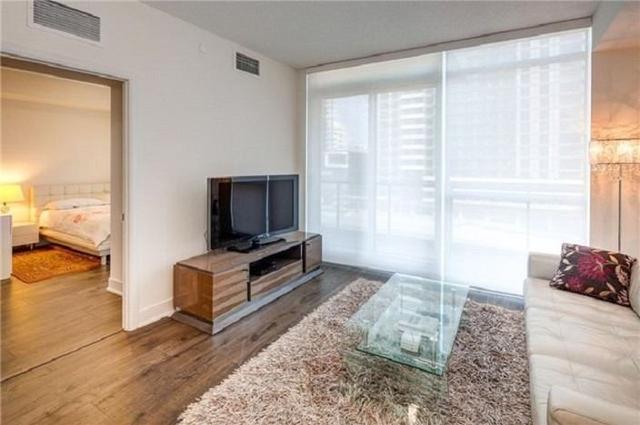518 - 30 Roehampton Ave, Condo with 2 bedrooms, 2 bathrooms and 0 parking in Toronto ON | Image 14
