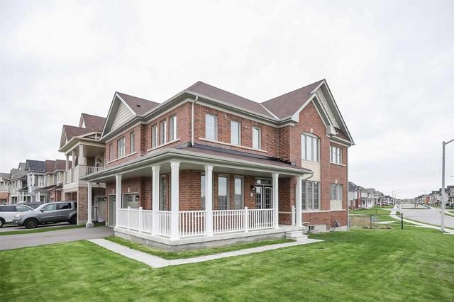 8373 Sweet Chestnut Dr, House detached with 3 bedrooms, 3 bathrooms and 4 parking in Niagara Falls ON | Image 2