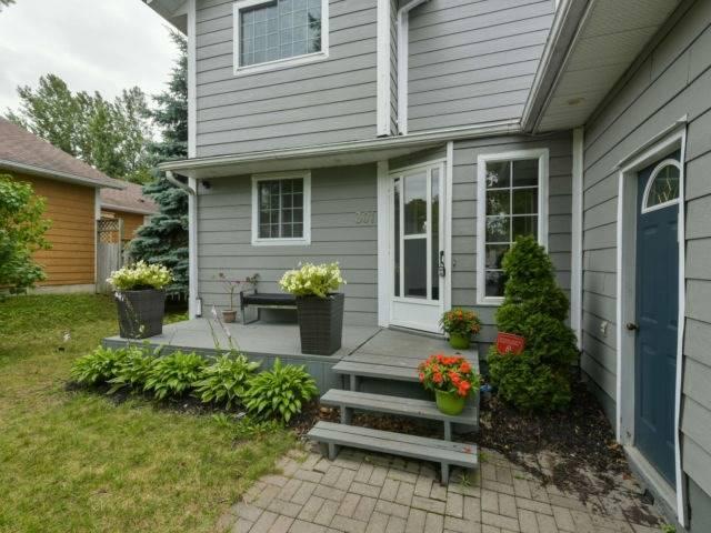 301 Crawford St, House detached with 3 bedrooms, 2 bathrooms and 1 parking in Barrie ON | Image 3
