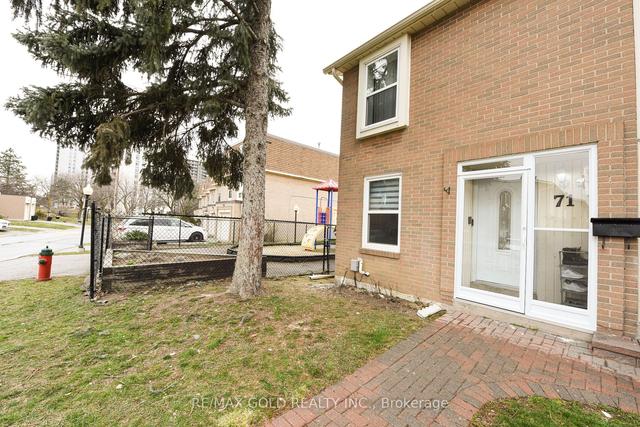 71 Craigleigh Cres, Townhouse with 3 bedrooms, 2 bathrooms and 1 parking in Brampton ON | Image 23