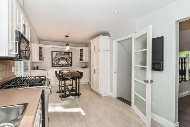 3324 Victoria St, House detached with 3 bedrooms, 4 bathrooms and 3 parking in Oakville ON | Image 6