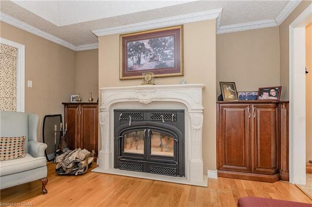 201 Maltby Road W, House detached with 5 bedrooms, 3 bathrooms and 11 parking in Guelph ON | Card Image