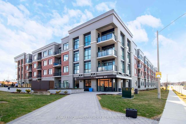 113 - 1 Redfern Ave, Condo with 1 bedrooms, 1 bathrooms and 1 parking in Hamilton ON | Image 1