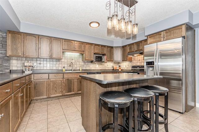 7 Penfold Dr, House detached with 2 bedrooms, 4 bathrooms and 3 parking in Guelph ON | Image 3