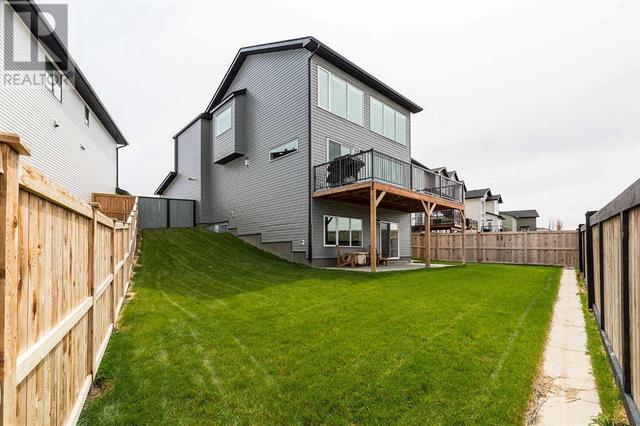 1290 Pacific Circle W, House detached with 3 bedrooms, 2 bathrooms and 4 parking in Lethbridge AB | Image 40
