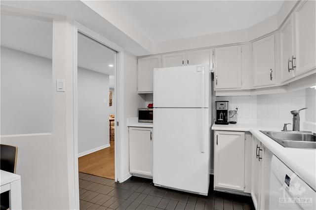 102 - 7 Kippewa Drive, Condo with 2 bedrooms, 2 bathrooms and 1 parking in Ottawa ON | Image 8