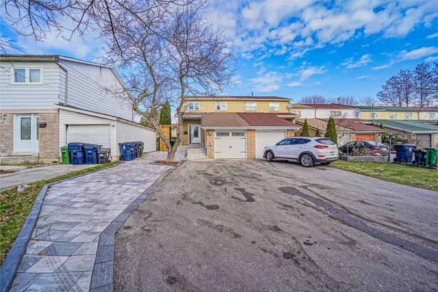 26 Burkwood Cres, House attached with 3 bedrooms, 2 bathrooms and 2 parking in Toronto ON | Image 3