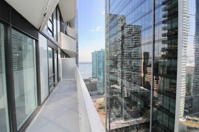 2110 - 100 Harbour St, Condo with 3 bedrooms, 2 bathrooms and 0 parking in Toronto ON | Image 4