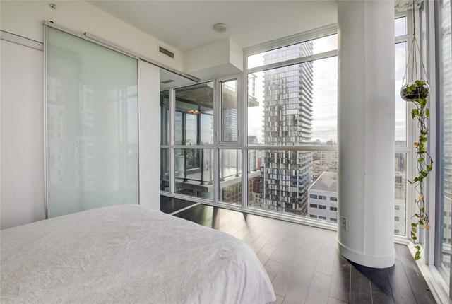 1704 - 290 Adelaide St W, Condo with 2 bedrooms, 1 bathrooms and 1 parking in Toronto ON | Image 8