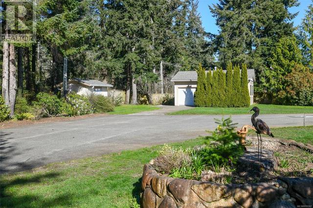 501 Arbutus Bay Rd, House detached with 3 bedrooms, 3 bathrooms and 10 parking in Comox Valley A BC | Image 13