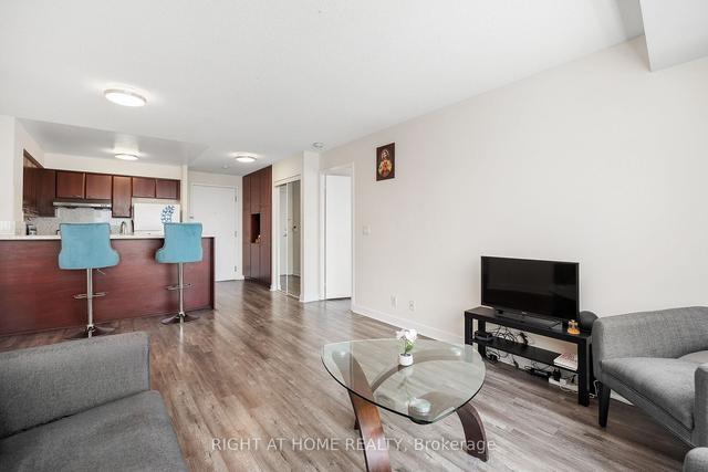 2507 - 36 Lee Centre Dr, Condo with 2 bedrooms, 2 bathrooms and 1 parking in Toronto ON | Image 7