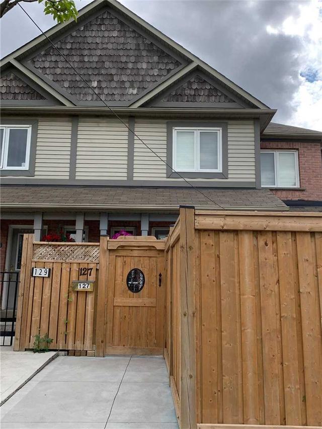 127 Chipmunk Cres, House attached with 3 bedrooms, 3 bathrooms and 3 parking in Brampton ON | Image 10
