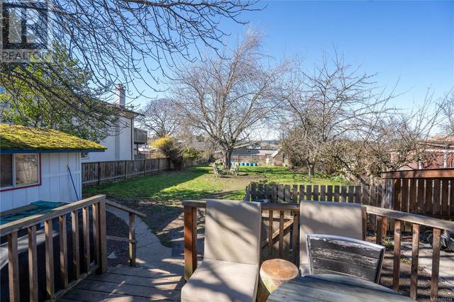 3228 Seaton St, House detached with 2 bedrooms, 1 bathrooms and 4 parking in Saanich BC | Image 24