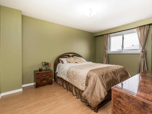 31 Radford Dr, House semidetached with 4 bedrooms, 3 bathrooms and 4 parking in Brampton ON | Image 17