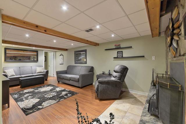 552 Ridgemount Cres, House detached with 2 bedrooms, 2 bathrooms and 6 parking in Mississauga ON | Image 10