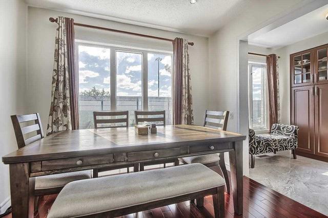 35h View Green Cres, House attached with 3 bedrooms, 4 bathrooms and 4 parking in Toronto ON | Image 7