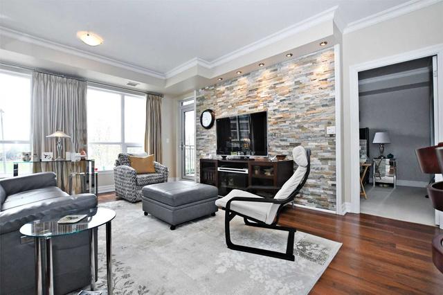 227 - 180 John West Way, Condo with 2 bedrooms, 2 bathrooms and 1 parking in Aurora ON | Image 3