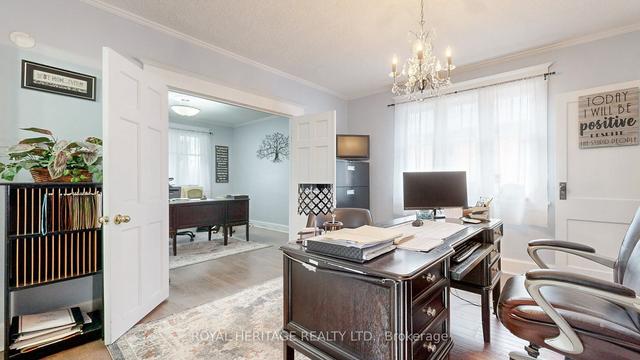 43 Gladstone Ave, House detached with 2 bedrooms, 1 bathrooms and 4 parking in Oshawa ON | Image 1