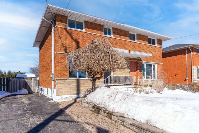 496 Upper Kenilworth Ave, House semidetached with 3 bedrooms, 2 bathrooms and 3 parking in Hamilton ON | Image 1