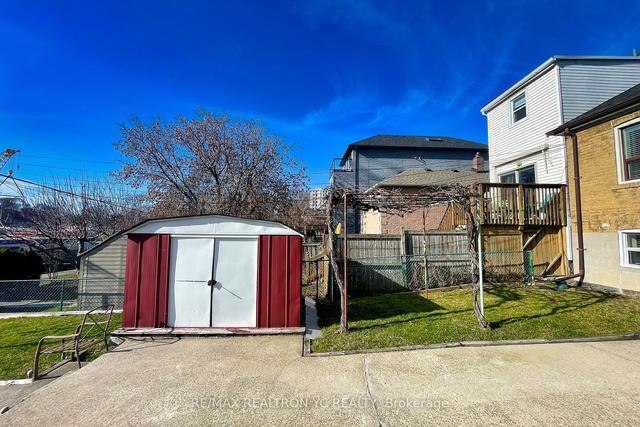 580 Northcliffe Blvd, House detached with 2 bedrooms, 2 bathrooms and 1 parking in Toronto ON | Image 21