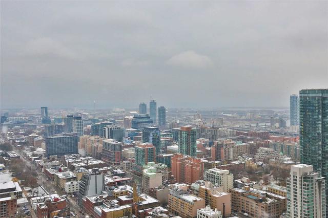 3903 - 197 Yonge St, Condo with 1 bedrooms, 1 bathrooms and 0 parking in Toronto ON | Image 3