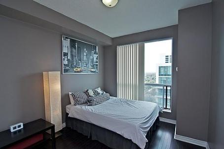 lph05 - 7 Lorraine Dr, Condo with 3 bedrooms, 2 bathrooms and 1 parking in Toronto ON | Image 7