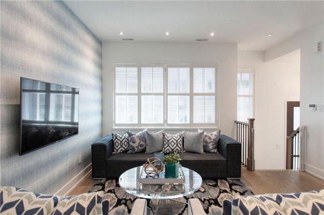 Th03 - 379 Madison Ave, Townhouse with 3 bedrooms, 3 bathrooms and 1 parking in Toronto ON | Image 3