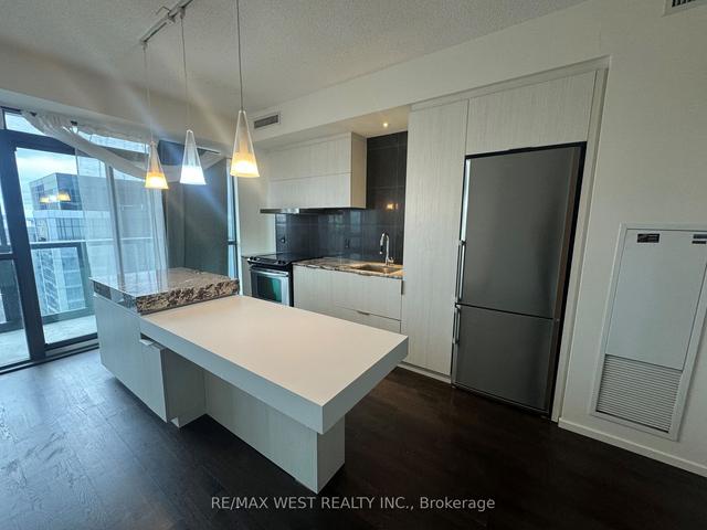 4209 - 101 Charles St E, Condo with 0 bedrooms, 1 bathrooms and 0 parking in Toronto ON | Image 1