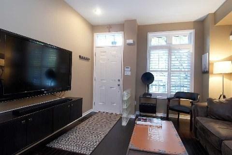 th# 89 - 117b The Queensway Ave, Townhouse with 3 bedrooms, 2 bathrooms and 2 parking in Toronto ON | Image 2