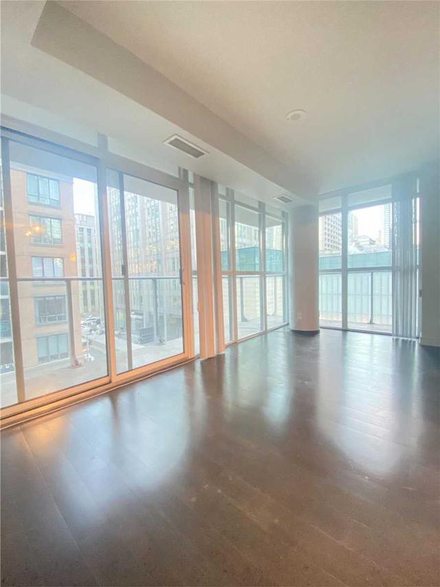 510 - 126 Simcoe St, Condo with 2 bedrooms, 1 bathrooms and 1 parking in Toronto ON | Image 7