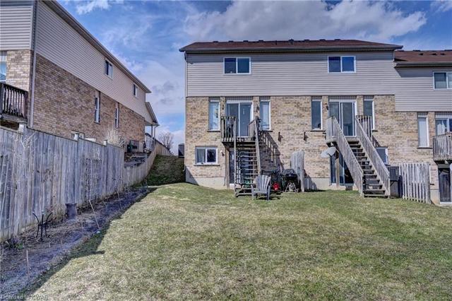 212 Red Clover Court, House attached with 3 bedrooms, 1 bathrooms and 2 parking in Kitchener ON | Image 11