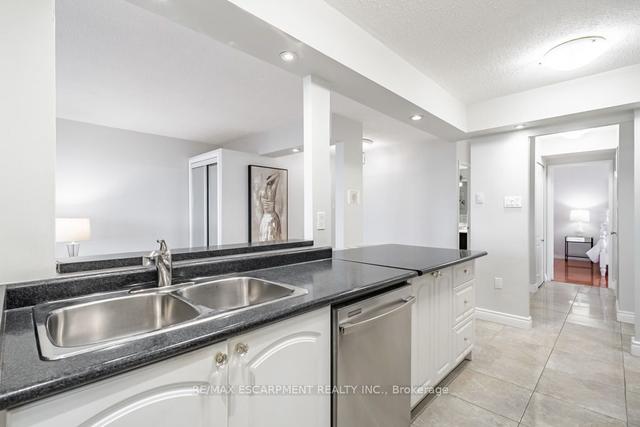 1602 - 2055 Upper Middle Rd, Condo with 3 bedrooms, 2 bathrooms and 1 parking in Burlington ON | Image 36