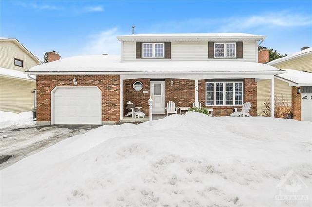34 Fieldgate Drive, House detached with 3 bedrooms, 3 bathrooms and 3 parking in Ottawa ON | Image 1