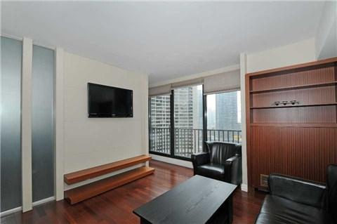 1822 - 33 Harbour Sq, Condo with 1 bedrooms, 1 bathrooms and 1 parking in Toronto ON | Image 7