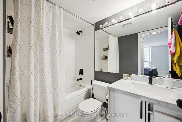 3005 - 4968 Yonge St, Condo with 3 bedrooms, 2 bathrooms and 1 parking in Toronto ON | Image 2