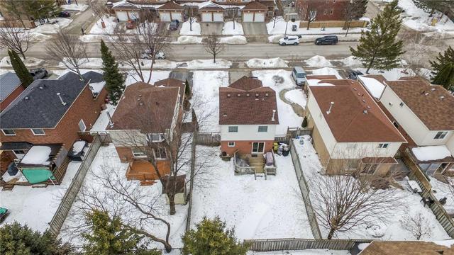 210 Kozlov St, House detached with 3 bedrooms, 2 bathrooms and 4 parking in Barrie ON | Image 2