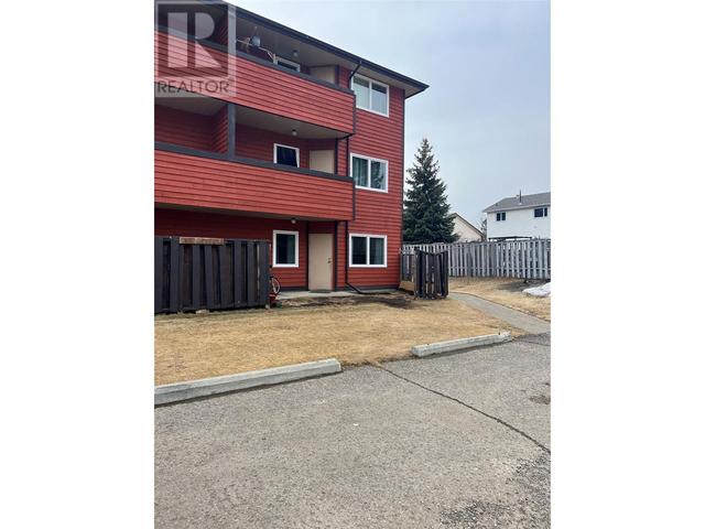116 - 108 Spruce Avenue, Condo with 1 bedrooms, 1 bathrooms and 1 parking in Tumbler Ridge BC | Image 2